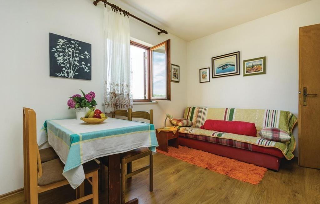 Apartments With A Parking Space Novigrad - 14408 Номер фото